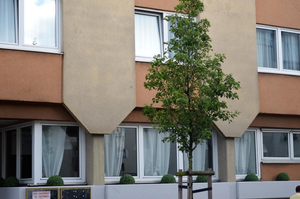 Hotel zum Brunnen Steinbach im Taunus Exterior foto