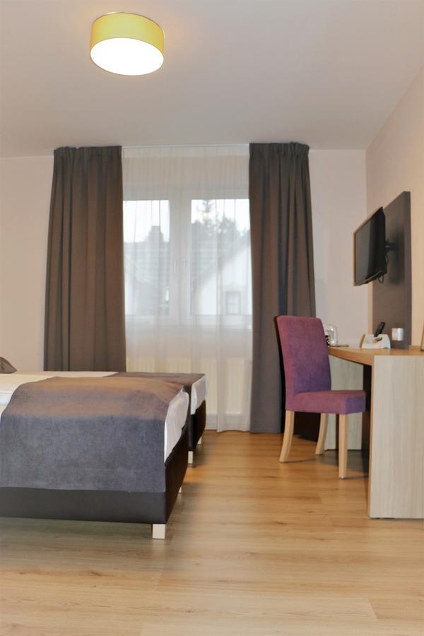 Hotel zum Brunnen Steinbach im Taunus Exterior foto
